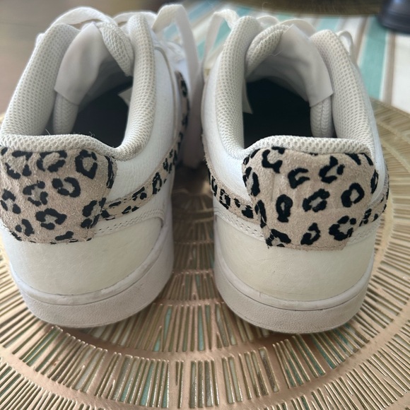 Nike Women's Court Vision Low Leopard Print Swoosh Sneakers 8.5 - Picture 4 of 7